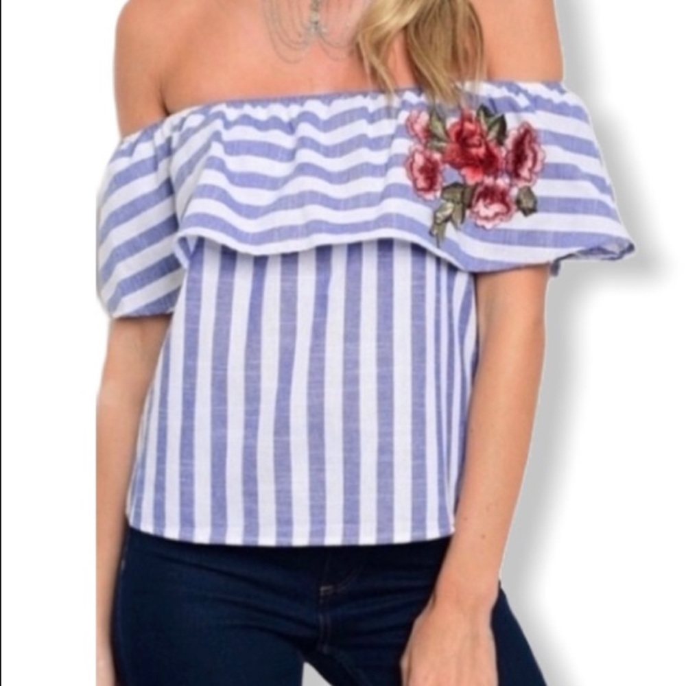 NWT Off Shoulder W/ Cute & Nice Appliqué